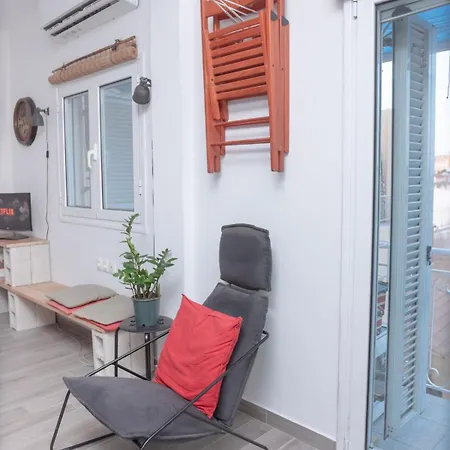 Downtown Nest With Balcony *