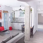 Downtown Nest With Balcony *