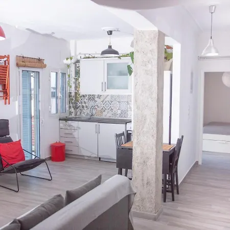 Downtown Nest With Balcony *