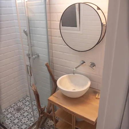 Downtown Nest With Balcony